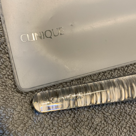 LOT #54 - New Large Clinique Makeup Brush - Picture 3 of 4